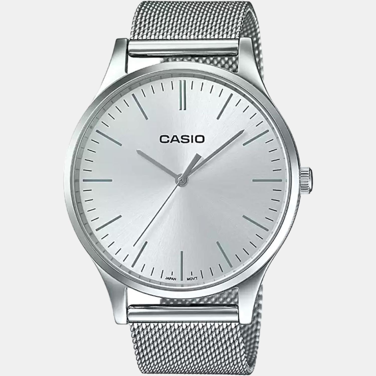 Casio 38 mm Round Quartz watch