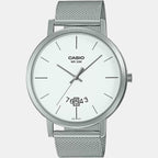 Casio 32 mm Round Quartz watch