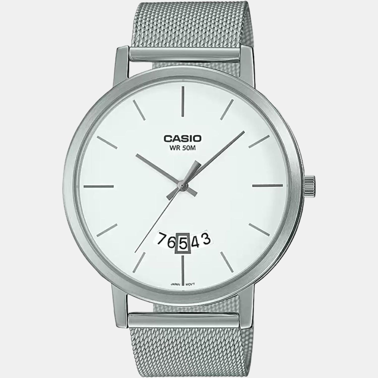 Casio 32 mm Round Quartz watch