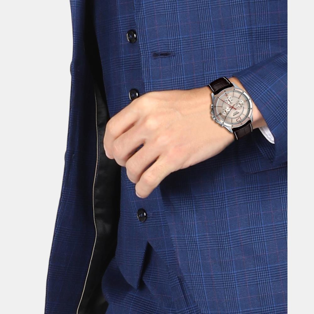 Casio 37 mm Round Quartz watch