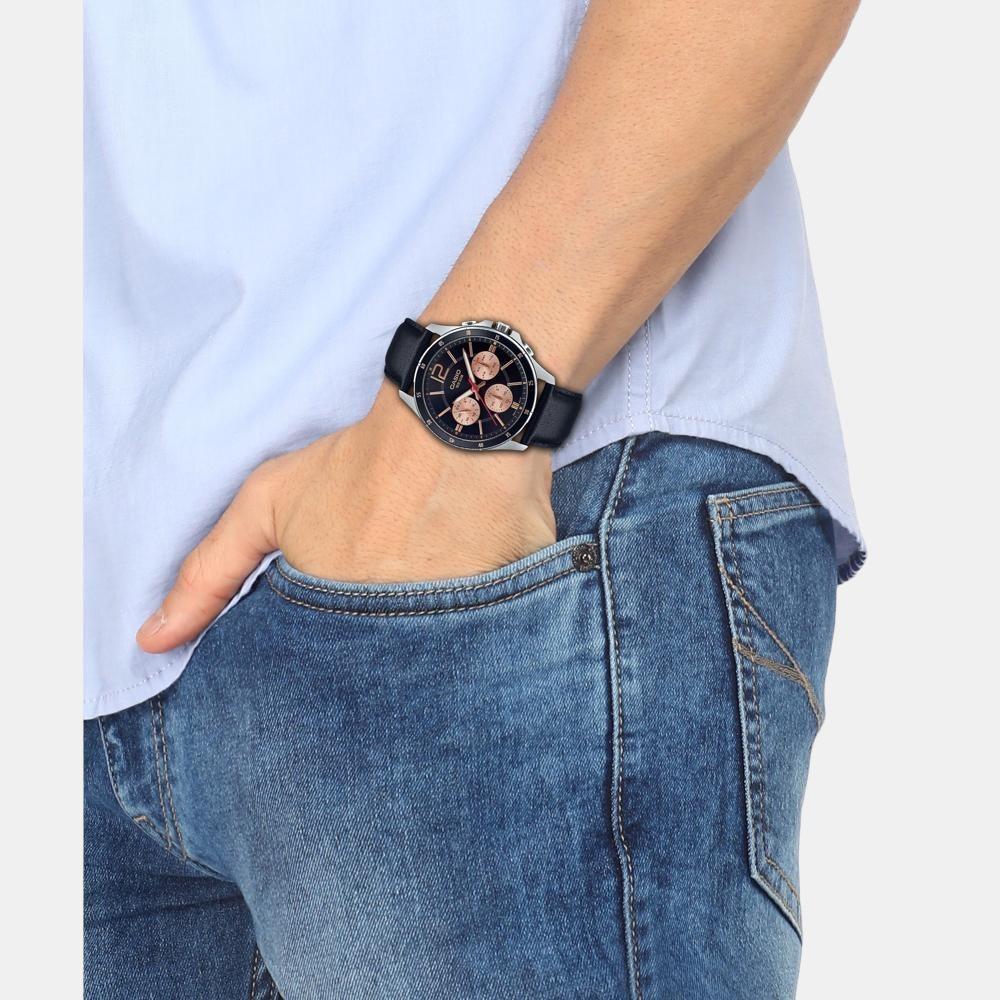 Casio 38 mm Round Quartz watch