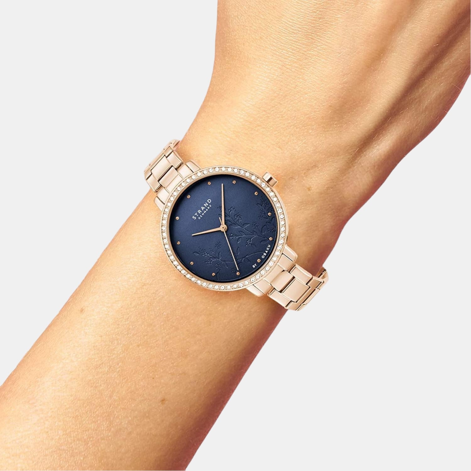 Strand Round Quartz Analog Women watch