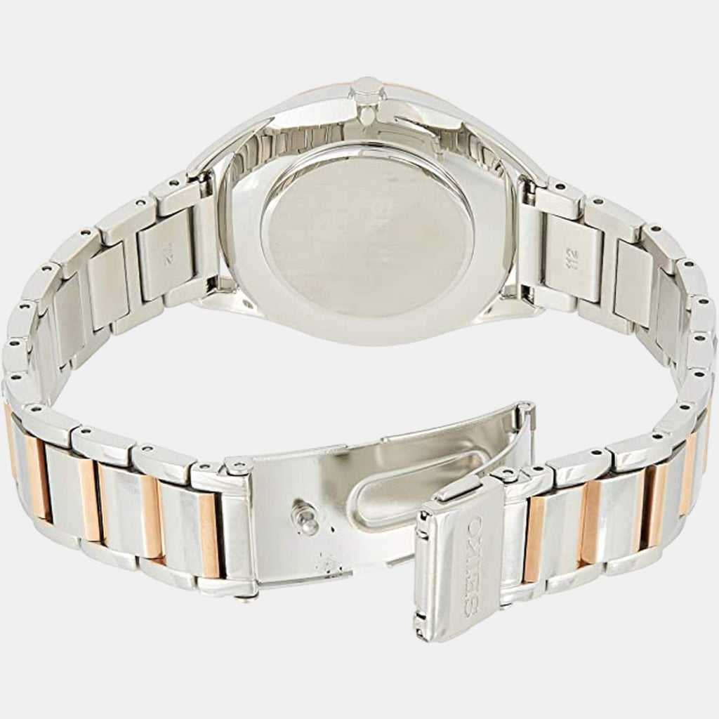 Seiko 32 mm Round Quartz watch