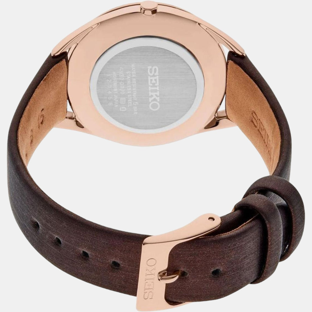 Seiko 32 mm Round Quartz watch