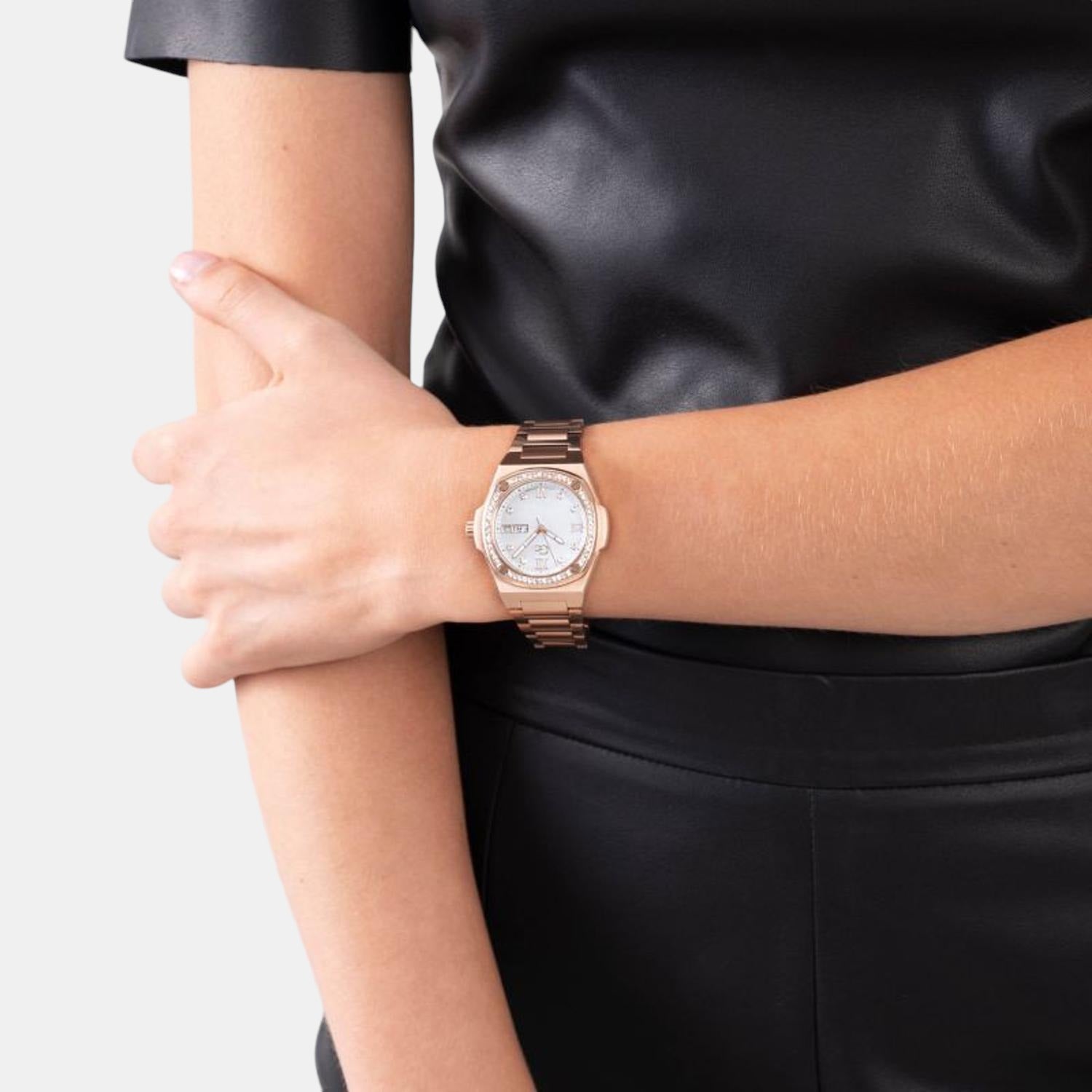 GC Round Quartz Analog Women watch